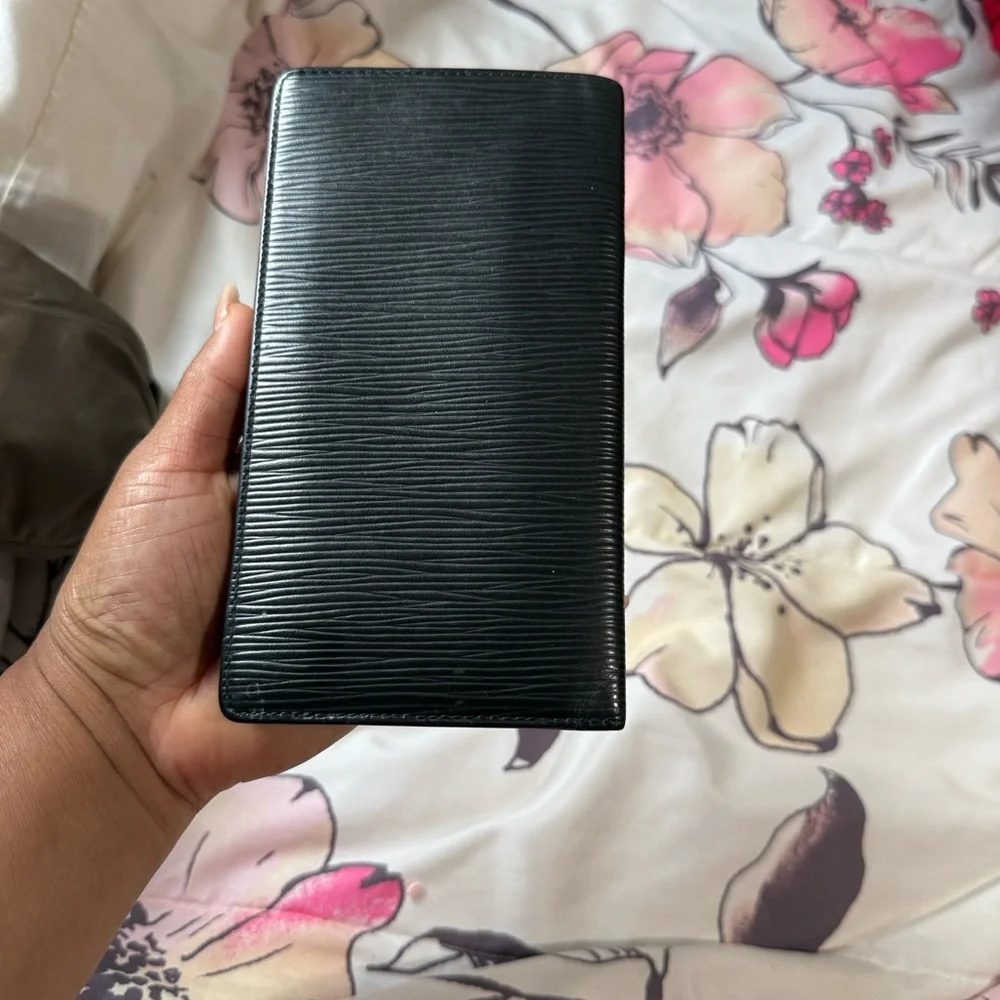 Louis Vuitton Black folder